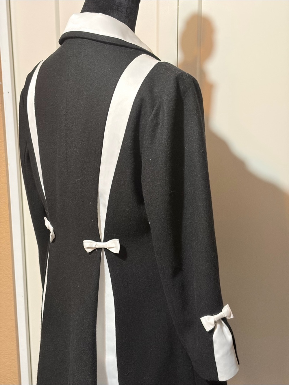 BETSY JOHNSON Black & White Contrast Bow-Accent Women's Suit-Coat.
